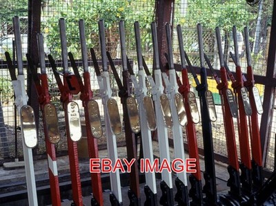 PHOTO   MALAYSIA RAILWAY LEVER FRAME - ALOR SETAR. 15 FEBRUARY 2006