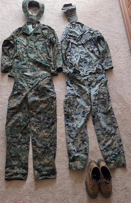 USMC Issue Blouse and Pants Medium Regular and Bates 11R RAT Boots