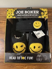 Joe Boxer Women s Smiley Face Slipper and Hat Gift Set, Size 6/7