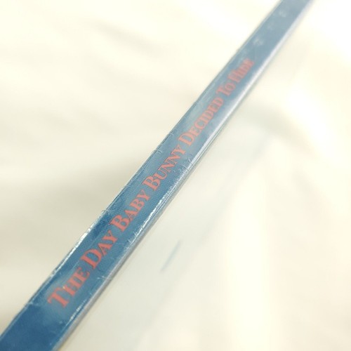 The Longaberger Bunnies In The Day Baby Bunny Decided To Hide Picture Book - Imagen 5 de 7