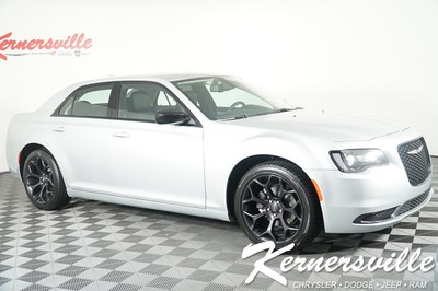 2019 Chrysler 300 Series Touring W/ Sport Appearance Package RWD Backup Camera New 2019 Chrysler 300 Touring W/ Sport Appearance Pack