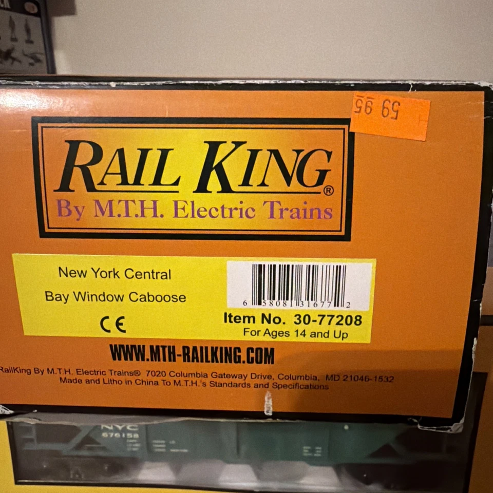 MTH RAIL KING 30-77208  Bay WINDOW CABOOSE O SCALE 30-7506 Covered Hopper Car - Image 4 of 4