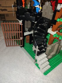 LEGO Castle: Dark Dragon's Den (6076) With Instruction Manual.