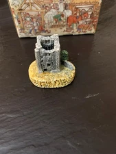 David Winter Castle Keep British Hand made and Hand Painted DWC 02 2003