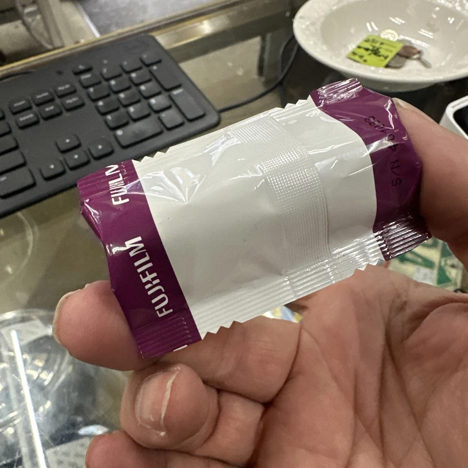 Fujicolor PRO 160C 120 Film Roll - Sealed Vintage - Expired - Image 2 of 4