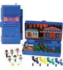 Polly Pocket Stranger Things Playset, Compact with 6 Dolls  10 Accessories, HWP
