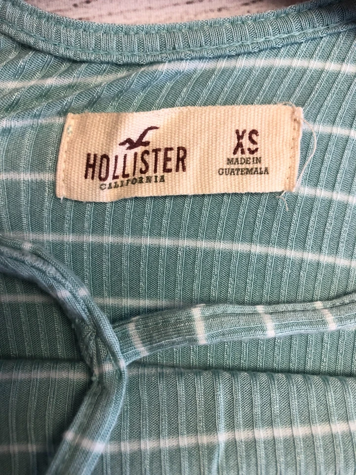 Camiseta sin mangas Hollister para mujer XS verde a rayas acanalada tejida con tiras camisa de verano Foto 2 de 4