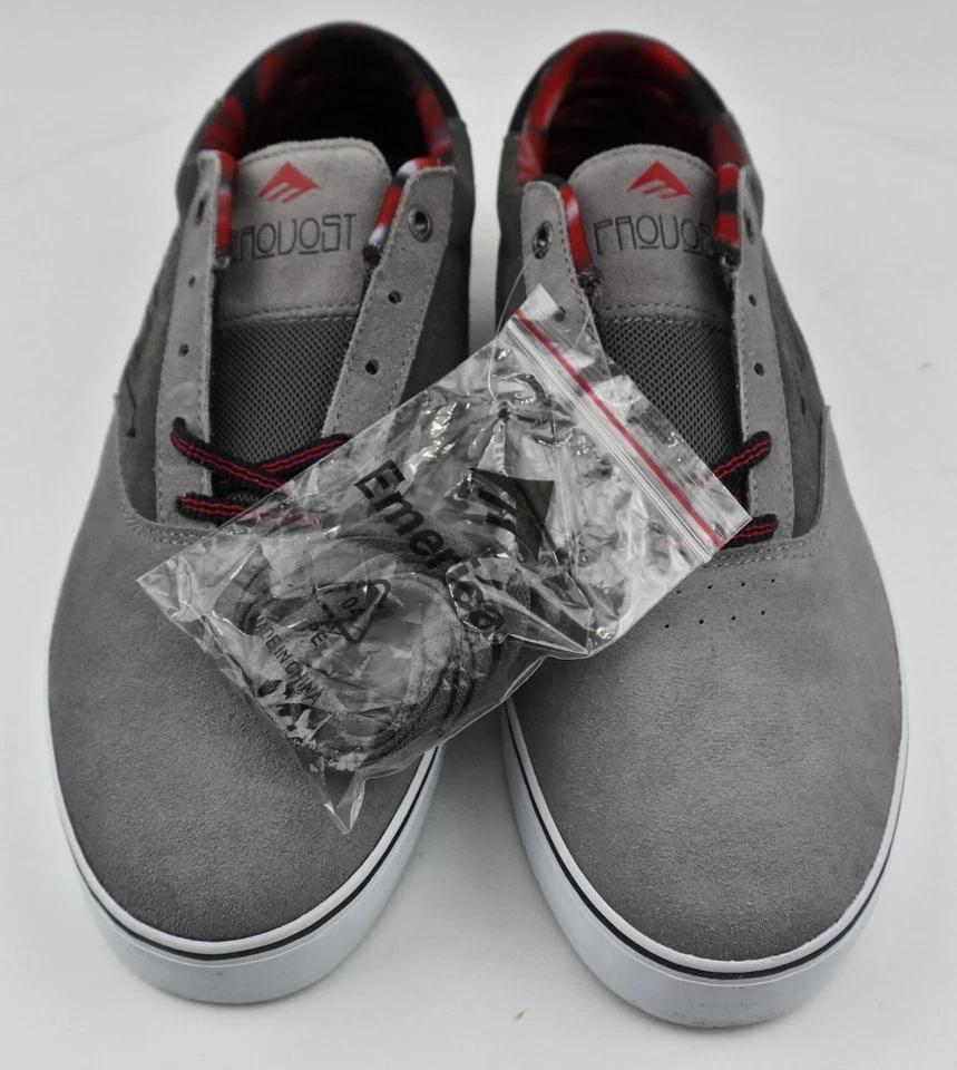 Raro Emerica The Provost Zapatos de Skate para Hombres EE. UU. 12 Gris Rojo Nuevo de Lote Antiguo Foto 2 de 4