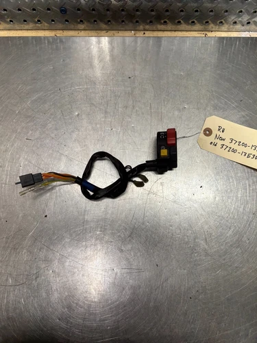 SWITCH ASSY, HANDLE RH *{MODEL K5}*