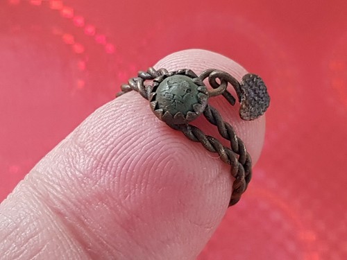 Very rare type/complete Post Medieval copper ring. Please read description. L456