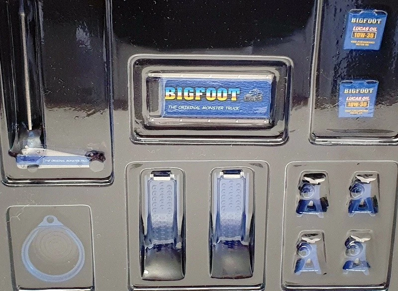 Greenlight 1/18 Scale GMP18944 - Bigfoot Shop Tool Set - Imagen 4 de 4