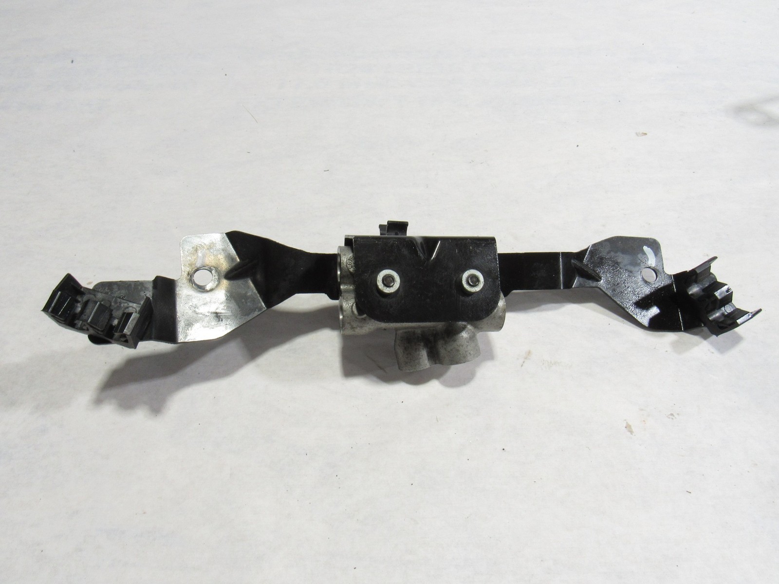 17-20 Mclaren 720S 720 2020 Spoiler Oil Valve Hose Line Pipe Separator #3
