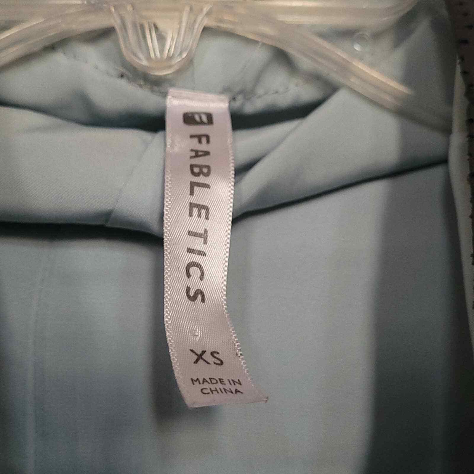 Fabletics windbreaker pullover. Gray. Size small - image 3