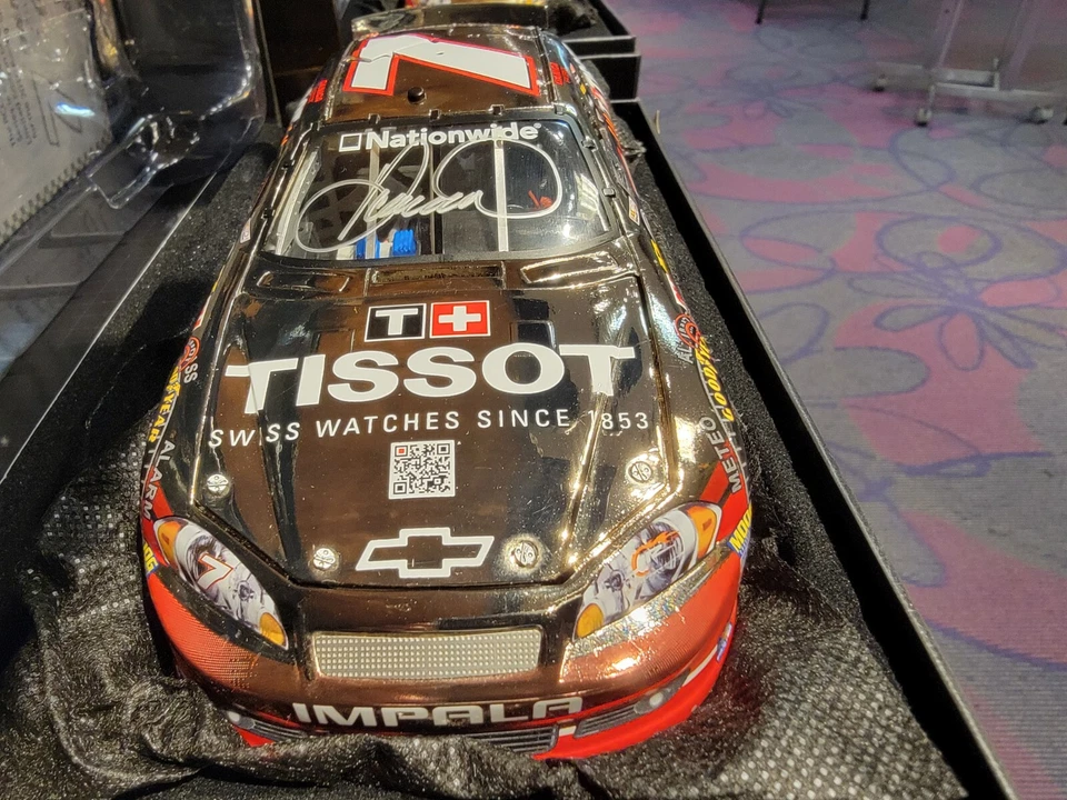 2010 Danica Patrick #7 autografado TISSUET 1:24 ELITE Impala - Acabamento OURO branco - Imagem 2 de 4