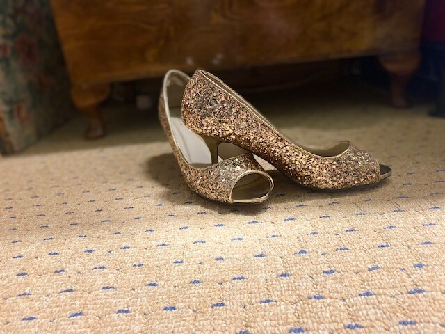 nine west gold peep toe heels