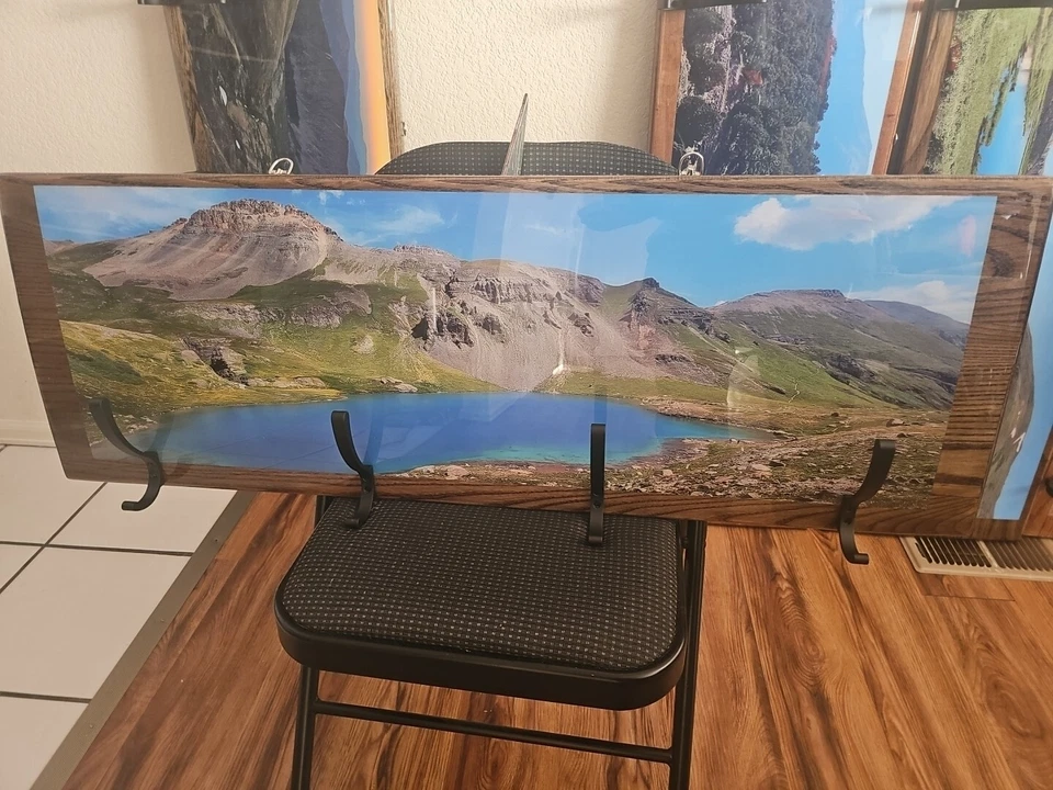 percheros de madera montados en la pared Foto 2 de 3