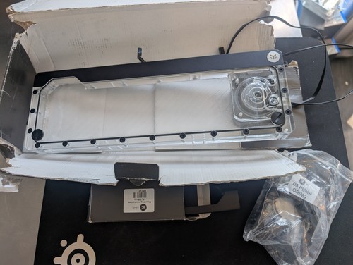 EKWB EK-Quantum Kinetic FLT 360 Pump/Reservoir Combo, DDC PWM, D-RGB, Plexi - Afbeelding 2 van 6