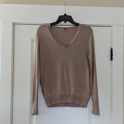 Altea V-Neck Tan with White Hearts on Elbows Sweater, Size M