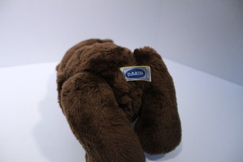 Oso de peluche vintage años 80 felpa marrón articulado bosque Dakin Theodore Bear - Imagen 9 de 12