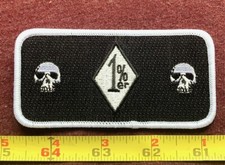 Black White Outlaw Biker 1 er Skull Biker Embroidered Iron On Hat/Jacket Patch