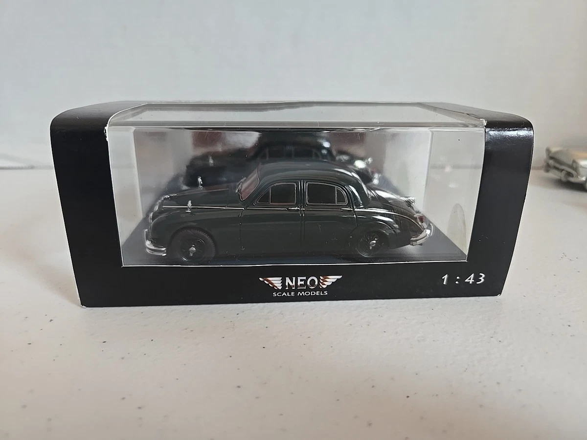 Miniature Neo 1/43 - Jaguar XJ40 Sovereign - Vert Métal Clair - Résine NEO49603