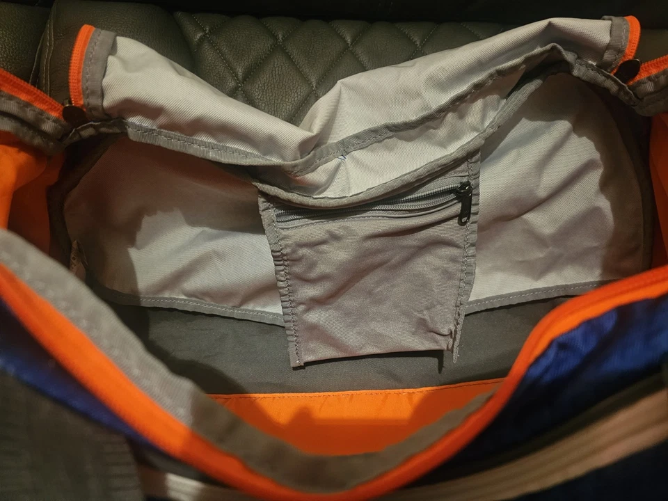 Under Armour Undeniable 5.0 小号 Holdall 黑色健身房旅行训练袋锻炼 — 第 3/4 张图片