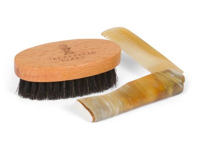 Ochsenhorn Schnurrbart & Bartkamm und Wildschweinborsten Bartbürste Set von Revered Beard
