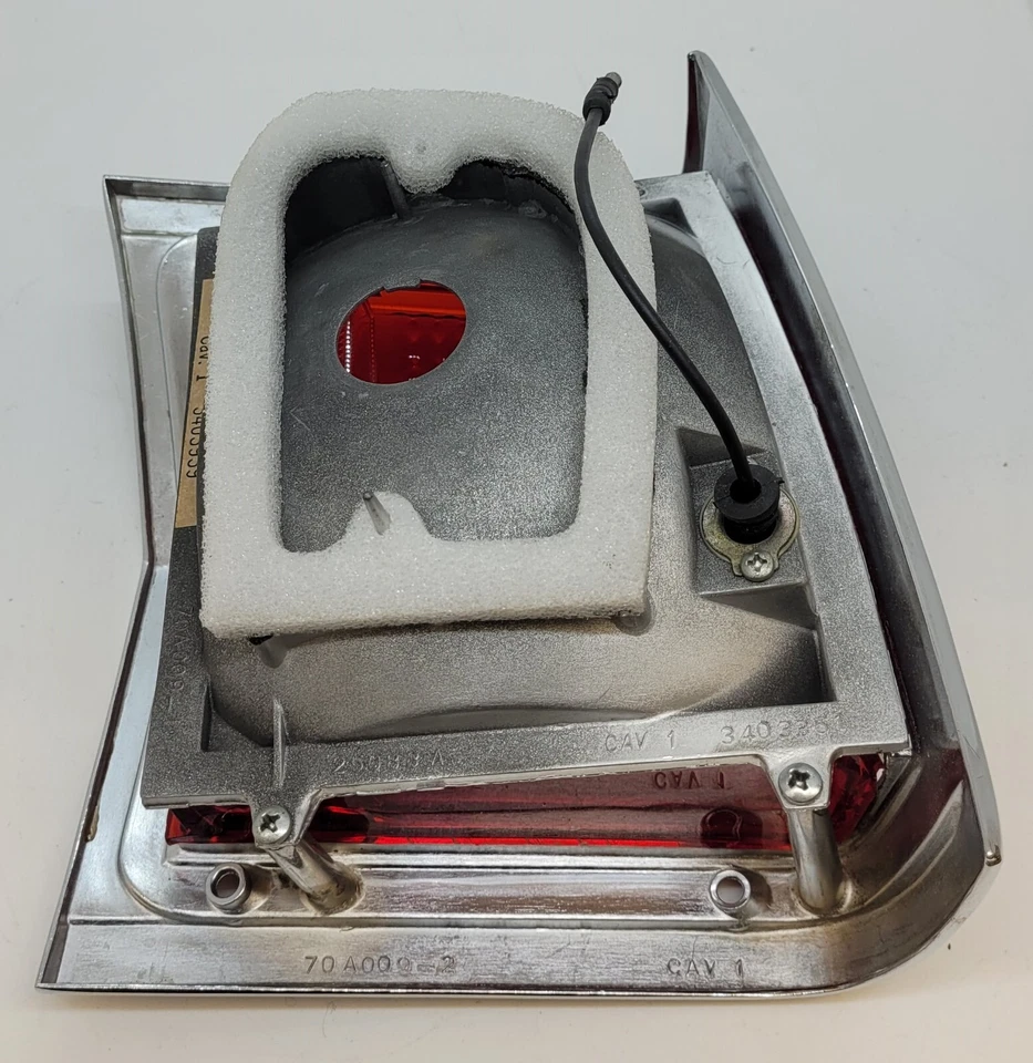 Conjunto de lámpara de luz trasera izquierda Plymouth Satellite Station Wagon 1970 3403935 NOS. Foto 4 de 4