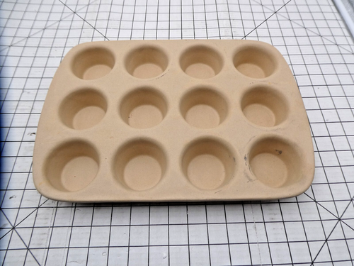 The Pampered Chef Family Heritage Stoneware 12 Cupcake Muffin Pan Baking Stone