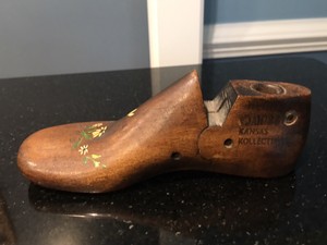 shoe form stretcher