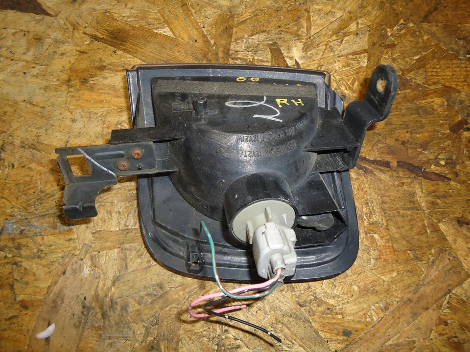 2000 ISUZU РОДЕО RH ПРАВОЙ ПАССАЖИРСКОЙ СТОРОНЕ УГЛОВОЙ СВЕТ - Изображение 3 из 4