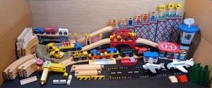 80pc Wooden Trains Tracks Riser Planes Car Dozer Airport Thomas KidKraft BRIO -Z