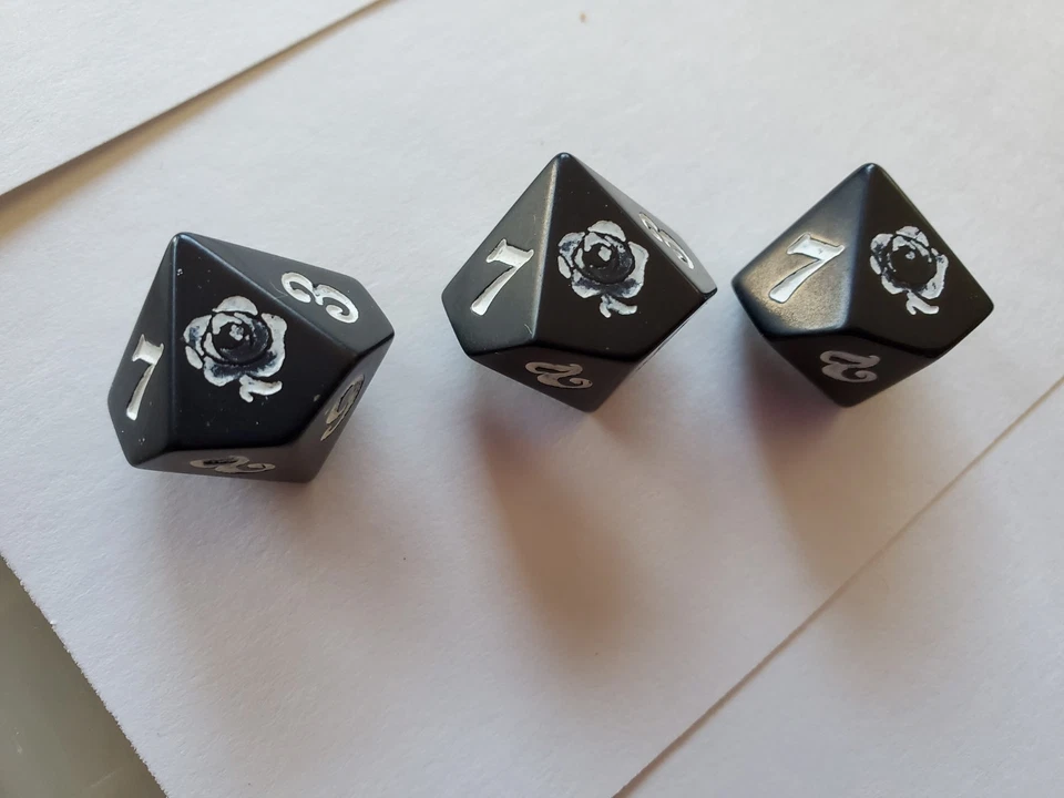 Raro Dados Chessex Vampiro La Mascarada d10 x3 Fuera de Uso D&D RPG Negro con Rosa Blanca Foto 2 de 4