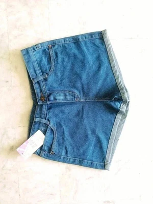 Short en jean bleu taille 38/40 (M/L) NEUF avec étiquette - Photo 1/3