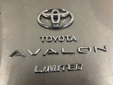 05 06 07 08 09 10 TOYOTA AVALON LIMITED REAR LID EMBLEM LOGO BADGE SIGN A45119
