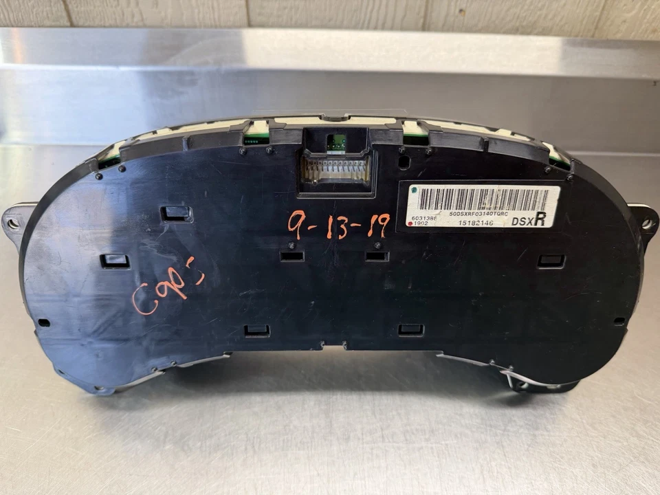 2003-2006 Suburban Sierra Instrument Cluster UNKNOWN MILES 15182146 - Image 4 of 4