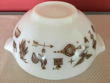 Vintage Pyrex Nesting Cinderella Mixing Bowl  Brown White  2.5 Qt America NICE!