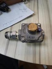 MAXITROL RV47NCL 1/2 PSIG NAT5" LPG 10" GAS PRESSURE REGULATOR