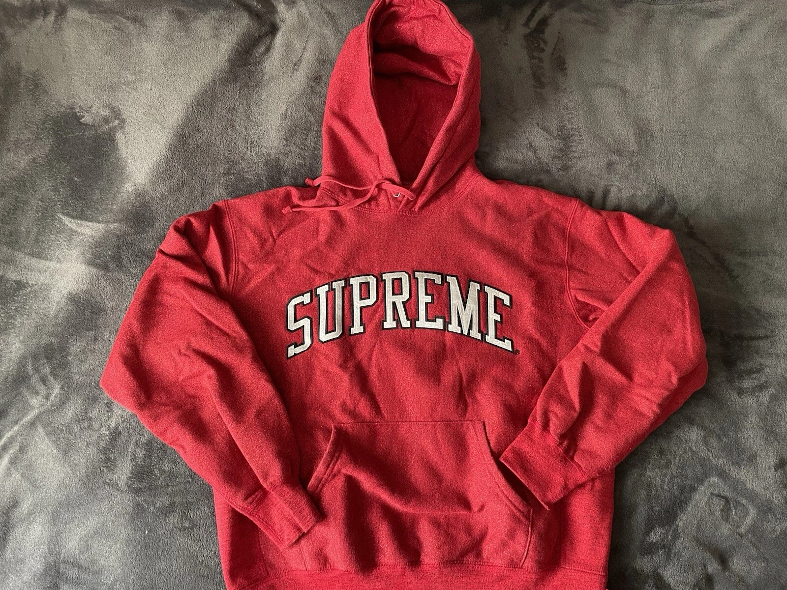 Petit sweat à capuche arc pailleté rouge suprême RARE