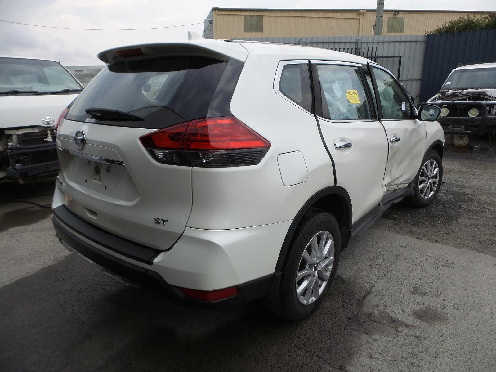 2017 Nissan Xtrail GLOVE BOX T32 03/14-07/22 14 15 16 17 18 19 20 21 22 image 6