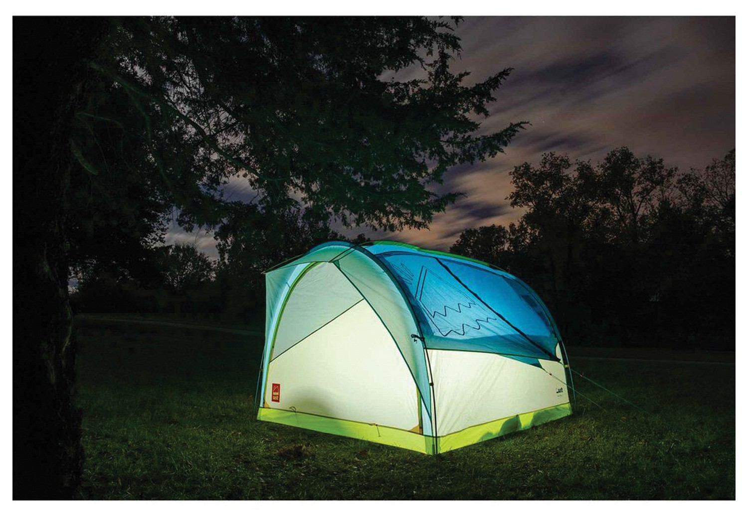 Светодиодный фонарь USB на солнечной батарее UST Spright Осветите свои приключения с помощью экологически чистых 7090₽