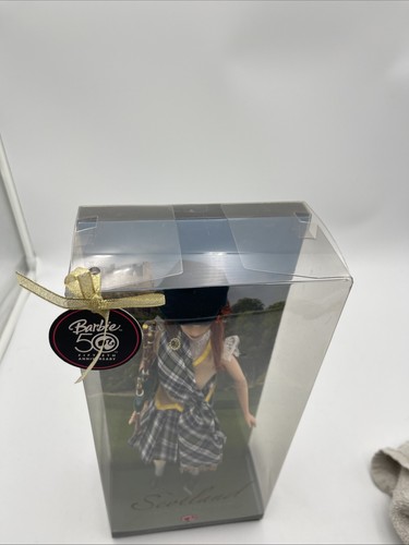 Mattel Barbie Pink Label Bambole del Mondo 50° Anniversario Scozia Nuova Con Scatola - Foto 2 di 14