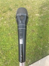 High Quality LO Noise Microphone with Live Wire Essential 50 ft cord