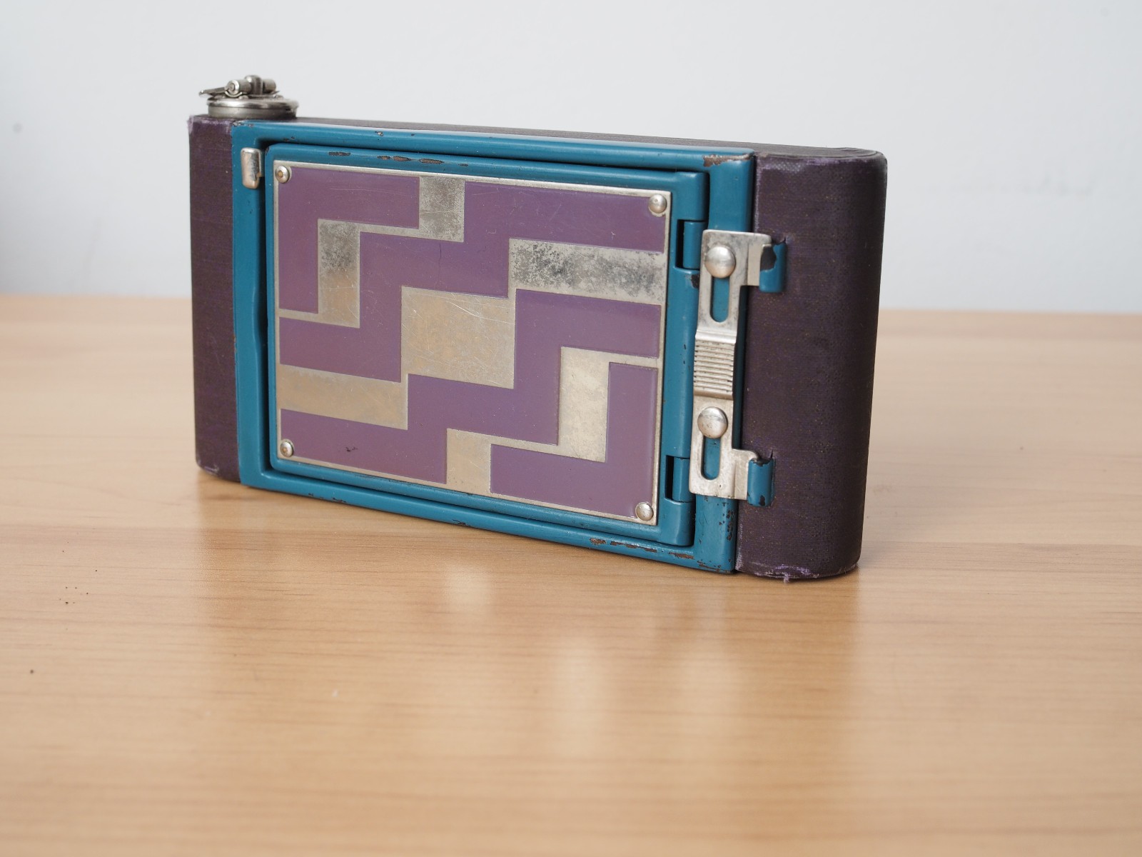 KODAK PETITE “STEP PATTERN” ART-DECO STYLE CAMERA BLUE PINK