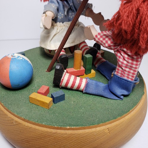 1971 Hand Crafted Wood ANRI Spinning Music Box Raggedy Ann Andy Plays Raindrops - Picture 7 of 17