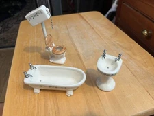 VINTAGE DOLL HOUSE PORCELAIN BATHROOM SUITE PM HAGAN 142 AS SEEN 3 PCS.