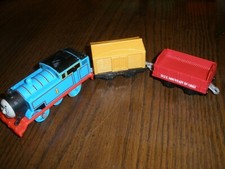 THOMAS AND FRIENDS TRACKMASTER THOMAS ENGINE AND CARS WORKS BLUE