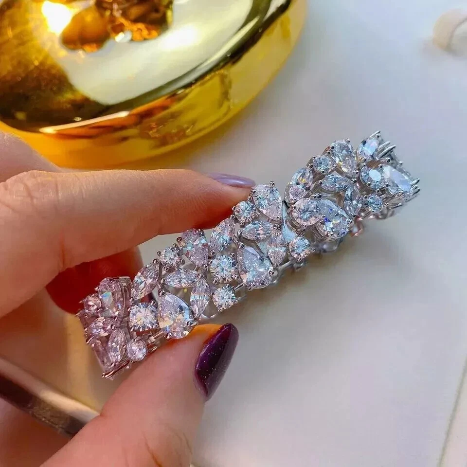Brazalete de tenis para mujer de diamantes creados en laboratorio con corte pera de 9 quilates enchapado en oro blanco de 14 quilates Foto 2 de 4