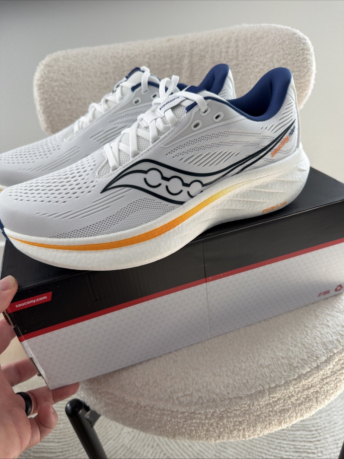 Saucony Mens Ride 18 Running Sneaker Size 9 S21000-164 White Azurite thumbnail 13