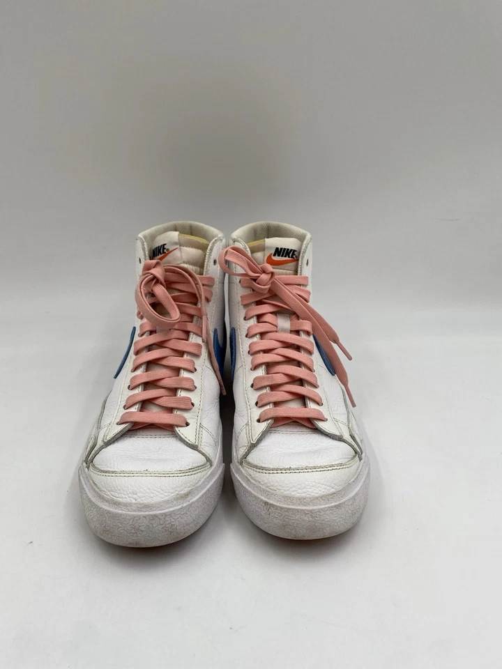 Blazer Nike ID feminino tamanho 8 branco rosa azul com parte inferior vermelha - Imagem 2 de 4